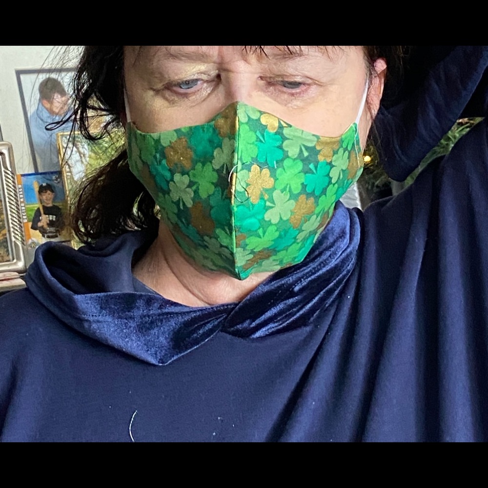 St Patrick’s Day Shamrock’s face Mask NIP